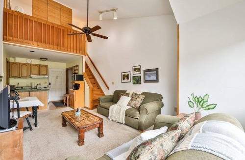 Hunter Condo | Cozy Downtown Hunter Mountain Getaway n