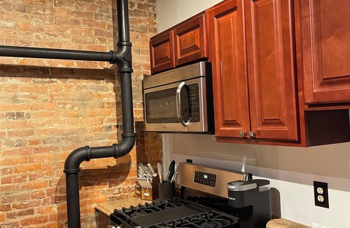 Utica Apartment | Cozy downtown loft close to Wynn & Nexus