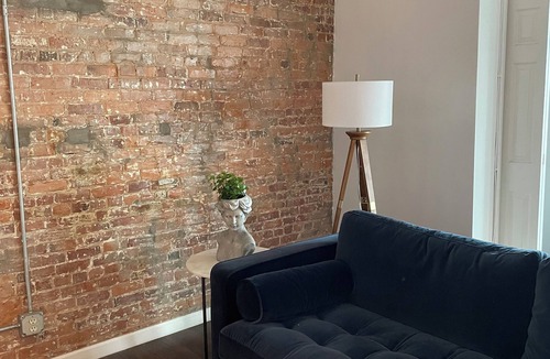 Utica Apartment | Cozy downtown loft close to Wynn & Nexus