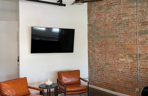Utica Apartment | Cozy downtown loft close to Wynn & Nexus