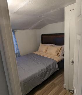 Sunnyside Apartment | Cozy downtown one bedroom free parking