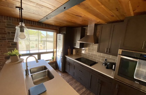 Kingston Apartment | Cozy Downtown Studio Getaway