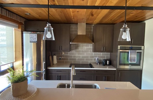 Kingston Apartment | Cozy Downtown Studio Getaway