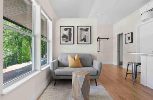 West Campus Apartment | Cozy Downtown Studio - near UT