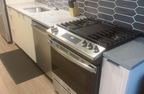 Goose Hollow Apartment | Cozy Downtown Studio w/AC