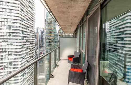 Financial District Condo | Cozy Downtown Toronto Home | Prime Central Location