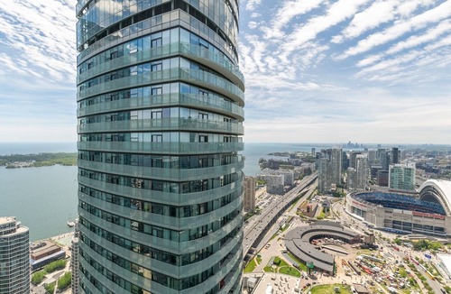 Financial District Condo | Cozy Downtown Toronto Home | Prime Central Location