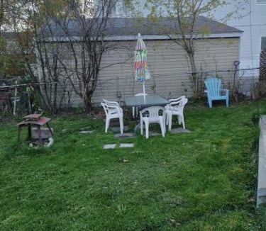 Sunnyside Apartment | Cozy downtown two bedrooms free parking