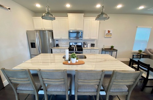 Mahncke Park House | Cozy Downtown: Two Suites, Alamo, Riverwalk, Zoo!