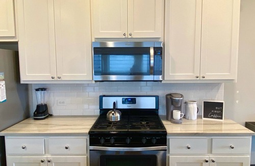 Mahncke Park House | Cozy Downtown: Two Suites, Alamo, Riverwalk, Zoo!