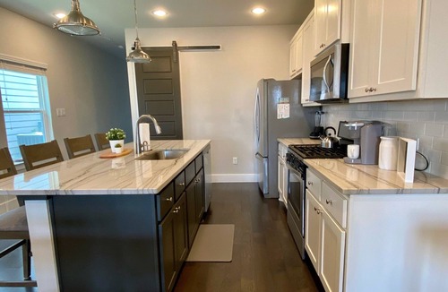 Mahncke Park House | Cozy Downtown: Two Suites, Alamo, Riverwalk, Zoo!