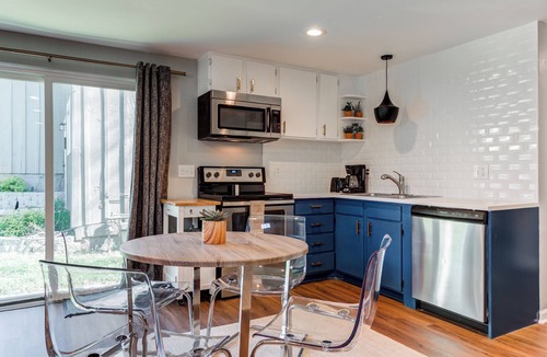 Rosedale House | Cozy Duplex | 4 Bedrooms | Large Backyard | 29/3
