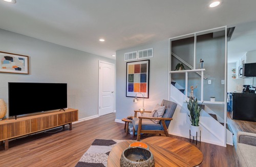Rosedale House | Cozy Duplex | 4 Bedrooms | Large Backyard | 29/3
