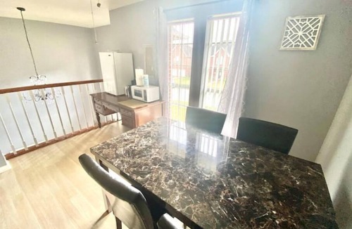 Pasadena House | Cozy Duplex Close to Hobby, Lagoon, NASA, Beaches!
