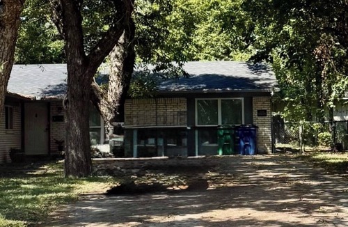 Waxahachie House | Cozy duplex close to Nelson University -Sleeps 6 FIFA World Cup 28 mi away