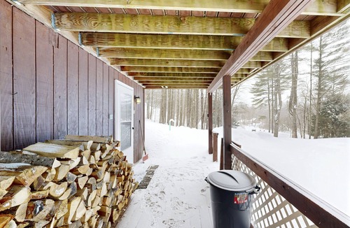 Ludlow House | Cozy duplex, first floor unit w/kitchen, shared fire pit, lake access, wifi, TV