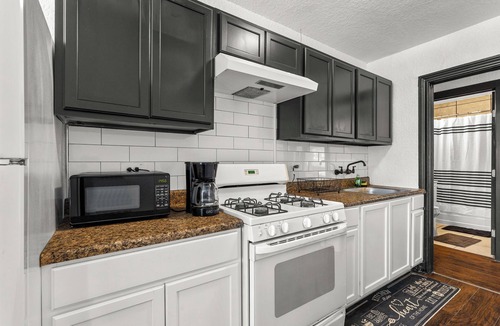 Highland Park House | Cozy Duplex Near Downtown & Riverwalk - 102