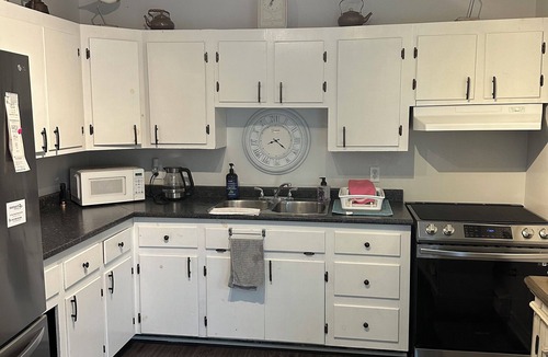 New Glasgow House | Cozy duplex split level quiet area