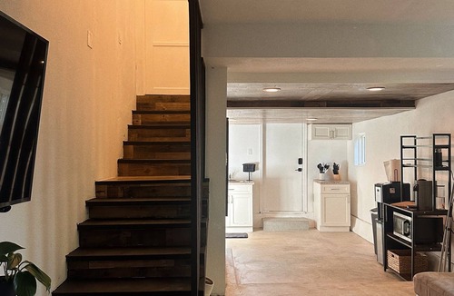 Pittsburg House | Cozy Dwelling Unit in the Bay!