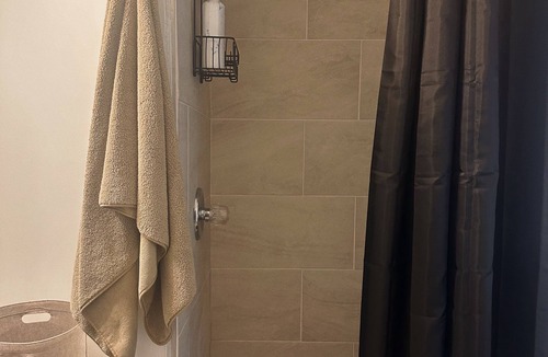 Pittsburg House | Cozy Dwelling Unit in the Bay!