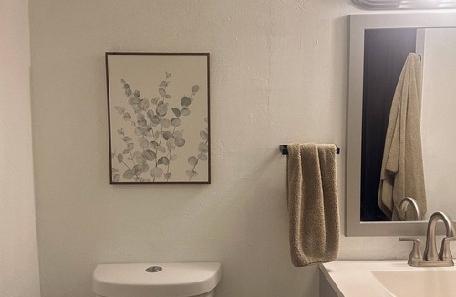 Pittsburg House | Cozy Dwelling Unit in the Bay!