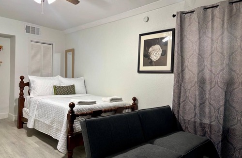 Greater East End Apartment | Cozy EaDo Studio 1-bedroom studio apartment in quaint Houston