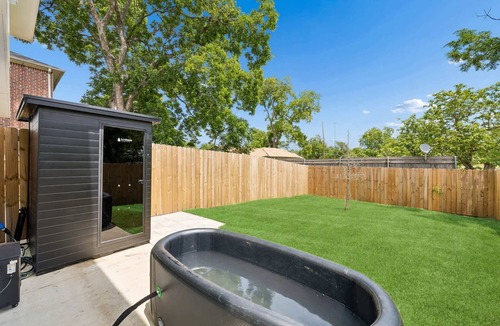 South Dallas - Fair Park House | Cozy East Dallas Escape Minutes to Deep Ellum