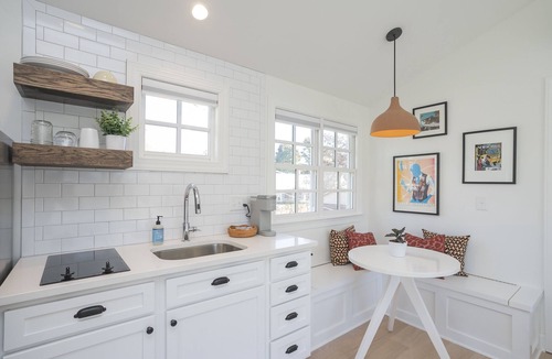 Historic Edgefield House | Cozy East Nashville King Studio | Walk to Five Points & Nissan Stadium