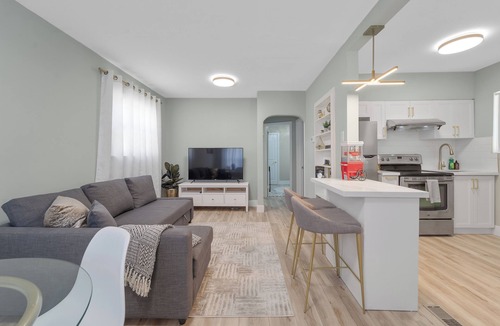 Woodbine Heights House | Cozy East York Bungalow 15 minutes from Downtown Toronto