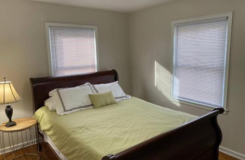 Greenwich House | Cozy Eastside Bungalow