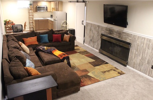 Lanham House | Cozy Eclectic Lanham Suite - Close to DC!