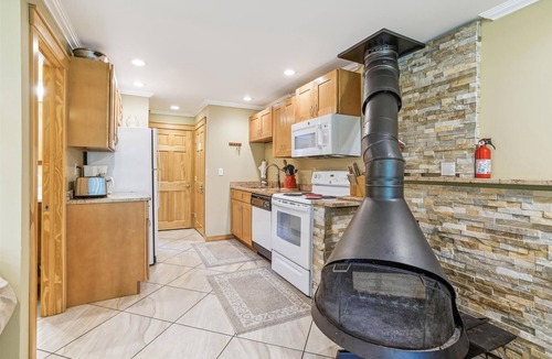 Killington Condo | Cozy Edgemont Condo Unit A1 in Killington - Perfect for Ski Enthusiasts!