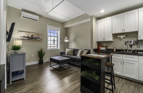 Manistee Condo | Cozy Efficiency at Downtown Manistee