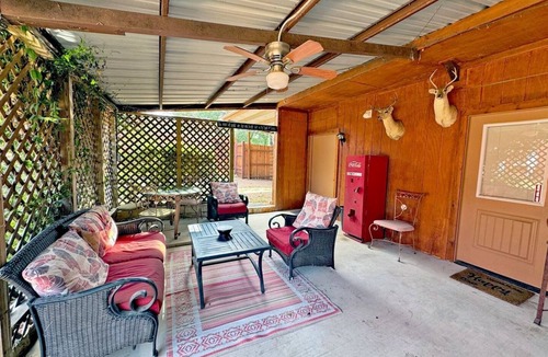 Silver Creek Village Apartment | Cozy Efficiency at the Lodge - Lake Buchanan