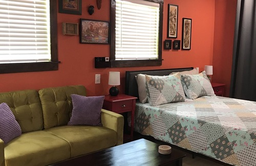 Downtown San Antonio Apartment | Cozy Efficiency Studio/B near DownTown