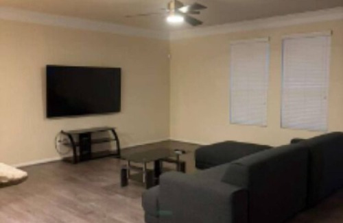 Tomball House | Cozy Elegance Comfortable Home in Quiet Tomball