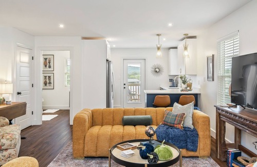 Powell House | Cozy, Elegant 3 Bedroom Townhouse with Romantic Vibe