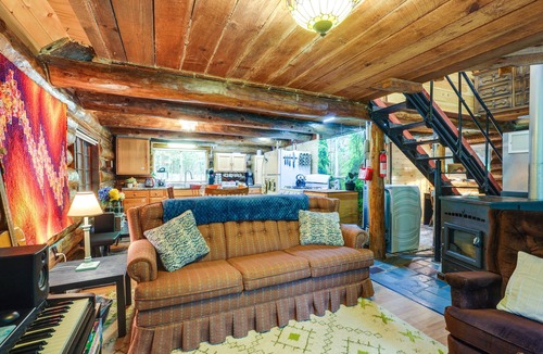 Elizabethtown Cabin | Cozy Elizabethtown Cabin w/Fire Pit!