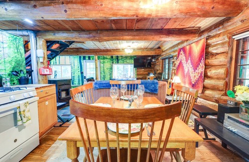 Elizabethtown Cabin | Cozy Elizabethtown Cabin w/Fire Pit!