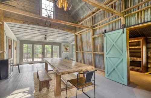 Round Top Cabin | Cozy & enchanting historical cabin in Round Top!