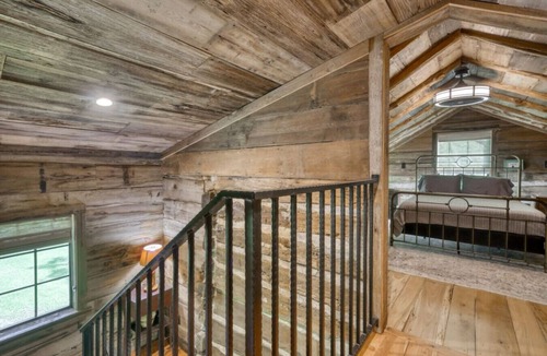 Round Top Cabin | Cozy & enchanting historical cabin in Round Top!