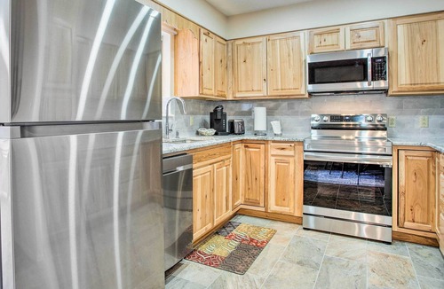 Enid Condo | Cozy Enid Condo ~ 2 Mi to Historic Downtown!