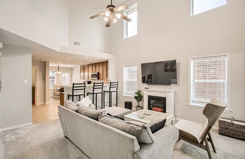 Lincoln Park Apartment | Cozy Entire 1st & 2nd Floor Apartment w/Amenities