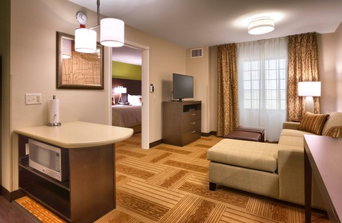 Cheyenne Condo | Cozy, Equipped, Spacious | Suite with FREE Breakfast, Hot Tub Access