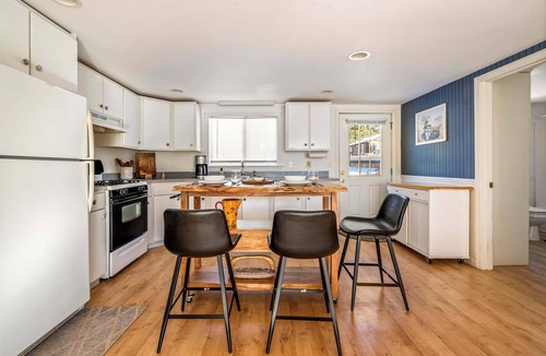 Windham House | Cozy Escape | 2BR w/Private Beach Access