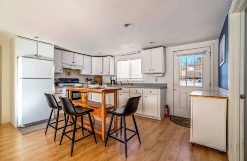 Windham House | Cozy Escape | 2BR w/Private Beach Access