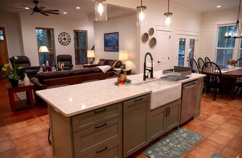 Harvard House | Cozy Escape at Moose Hollow