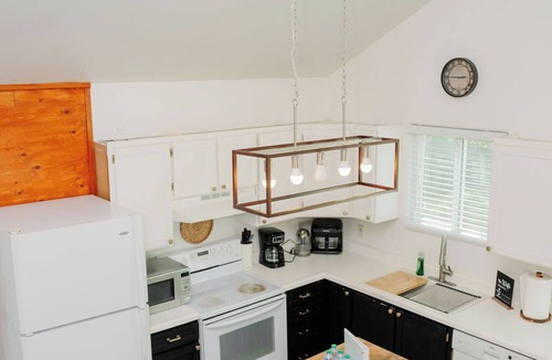 West Valley City House | Cozy Escape|Modern|4BR|NearSLC