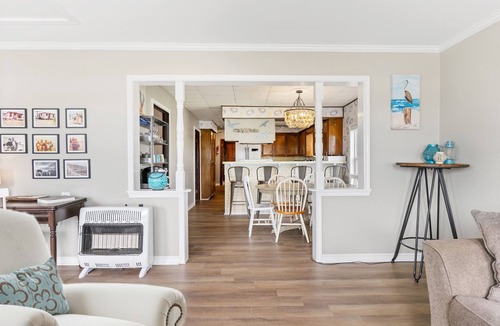 Cedar Lane House | Cozy Escape on The Caney Creek - Sargent, Tx - Excellent Fishing