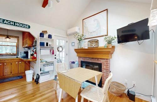 Eastham House | Cozy Escape on the Cape